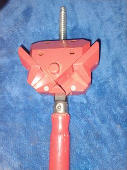 Corner Clamp with Handle and Screw