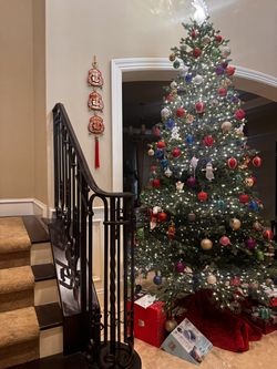 9 feet pre-lit Christmas Tree