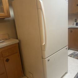 White Whirlpool Bottom Freezer Refrigerator – Works Great!