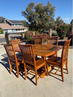 Sturdy Wooden Dining  Table with 6 Chairs (Read Description)