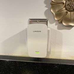 LINKSYS RE6400 IEEE 802.11ac 1.17 Gbit Wireless Range Extender, Wall Mountable