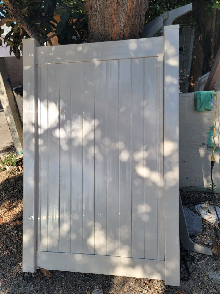 Vinyl Gate Fence