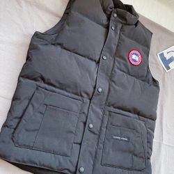 Canada Goose Vest{Sz M ( SEND OFFERS)