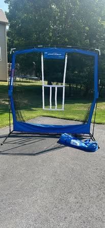 Juggs Sports complete practice travel screen 7x7. Excellent condition, no holes or tears.