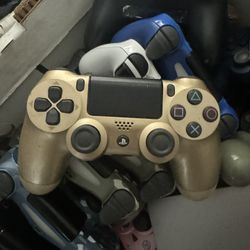 Ps4 Controllers 25 Each Or 2 For 40 Picked Up  