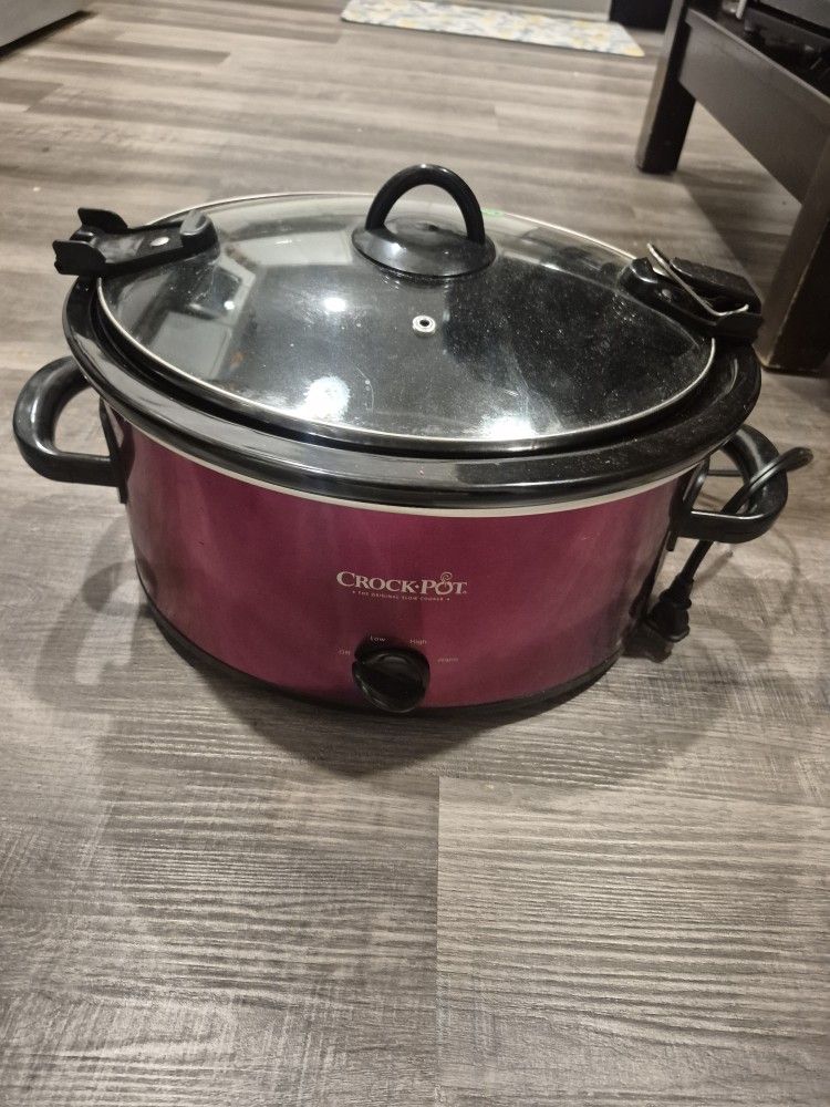 Crock-Pot® Manual 6-Quart Cook & CarryⓇ Slow Cooker, Red.