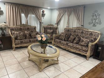Elegant 3-Piece Living Room Sofa Set – Excellent Condition