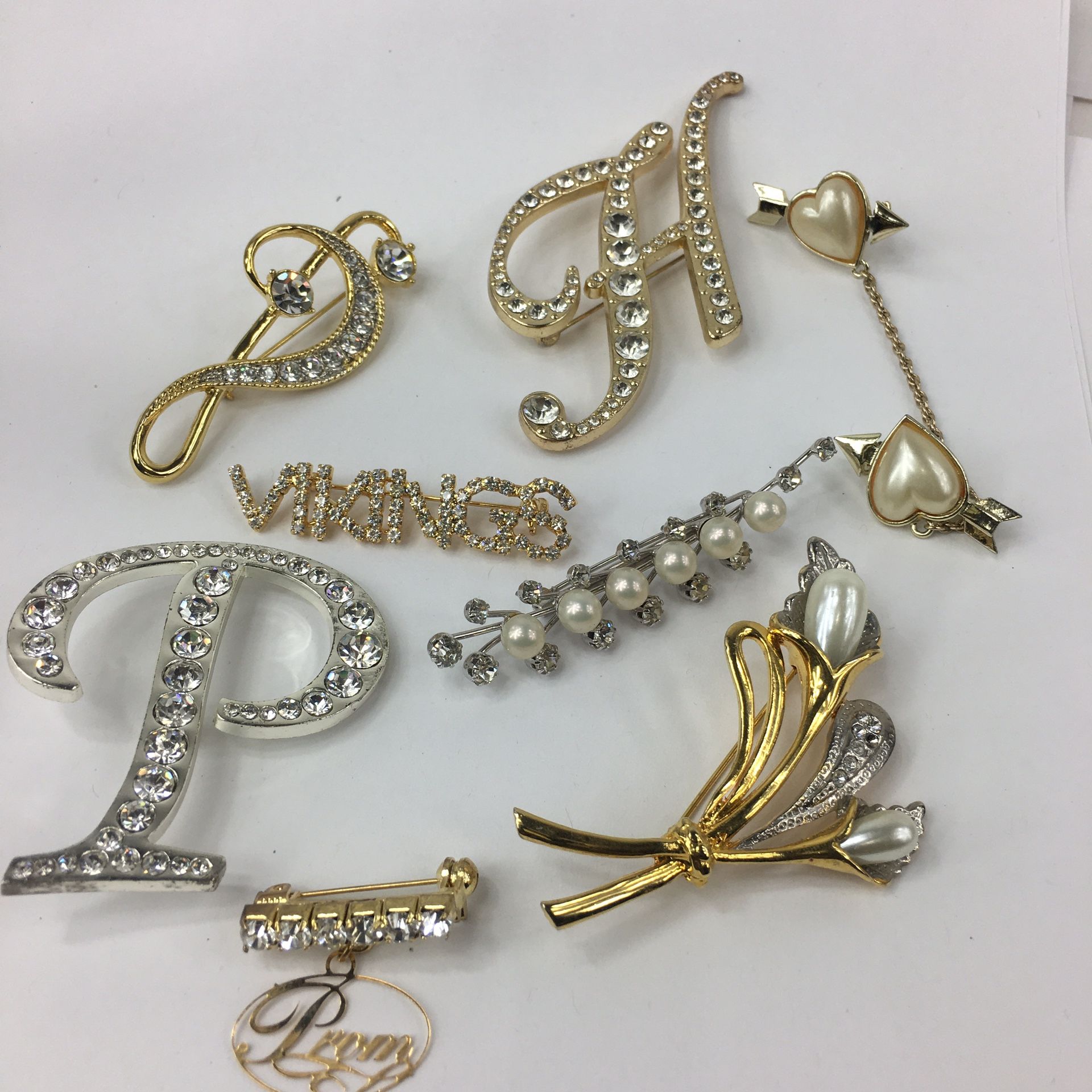 LOTS OF RHINESTONE GOLD TONE BROOCH