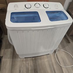 Compact Twin-Tub Washer and Spinner Combo
Used, good condition
Twin tub design with separate washer and spin cycle compartments
Compact and portable –