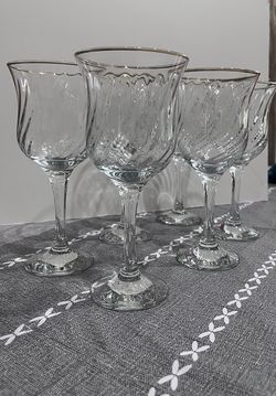 Gold Rim/ Ribbed Wine Glasses 