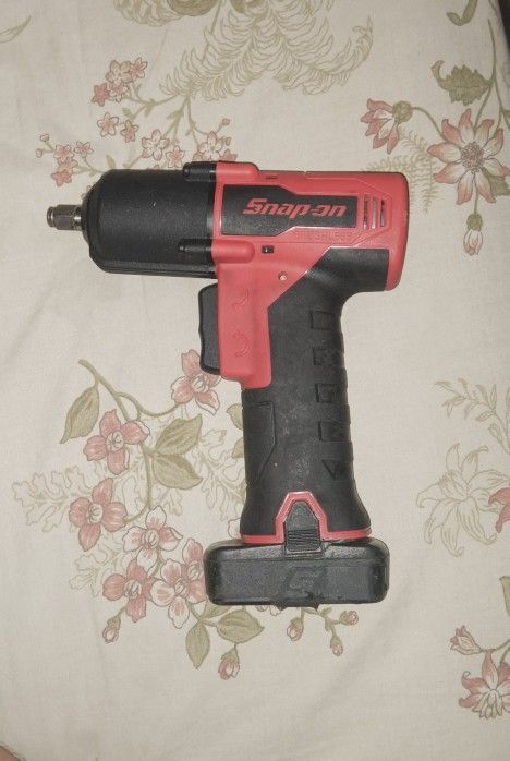 SNAP-ON IMPACT WRENCH