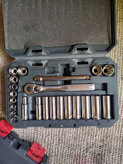 Medium size socket set