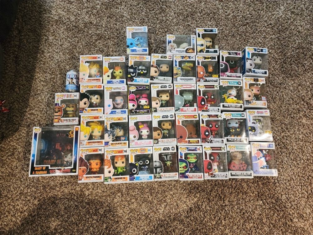 38 Funko Pops