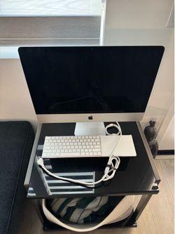 2019 Apple iMac Retina 4K 21.5” i7 / 16GB RAM / 1TB + Magic Keyboard & Trackpad