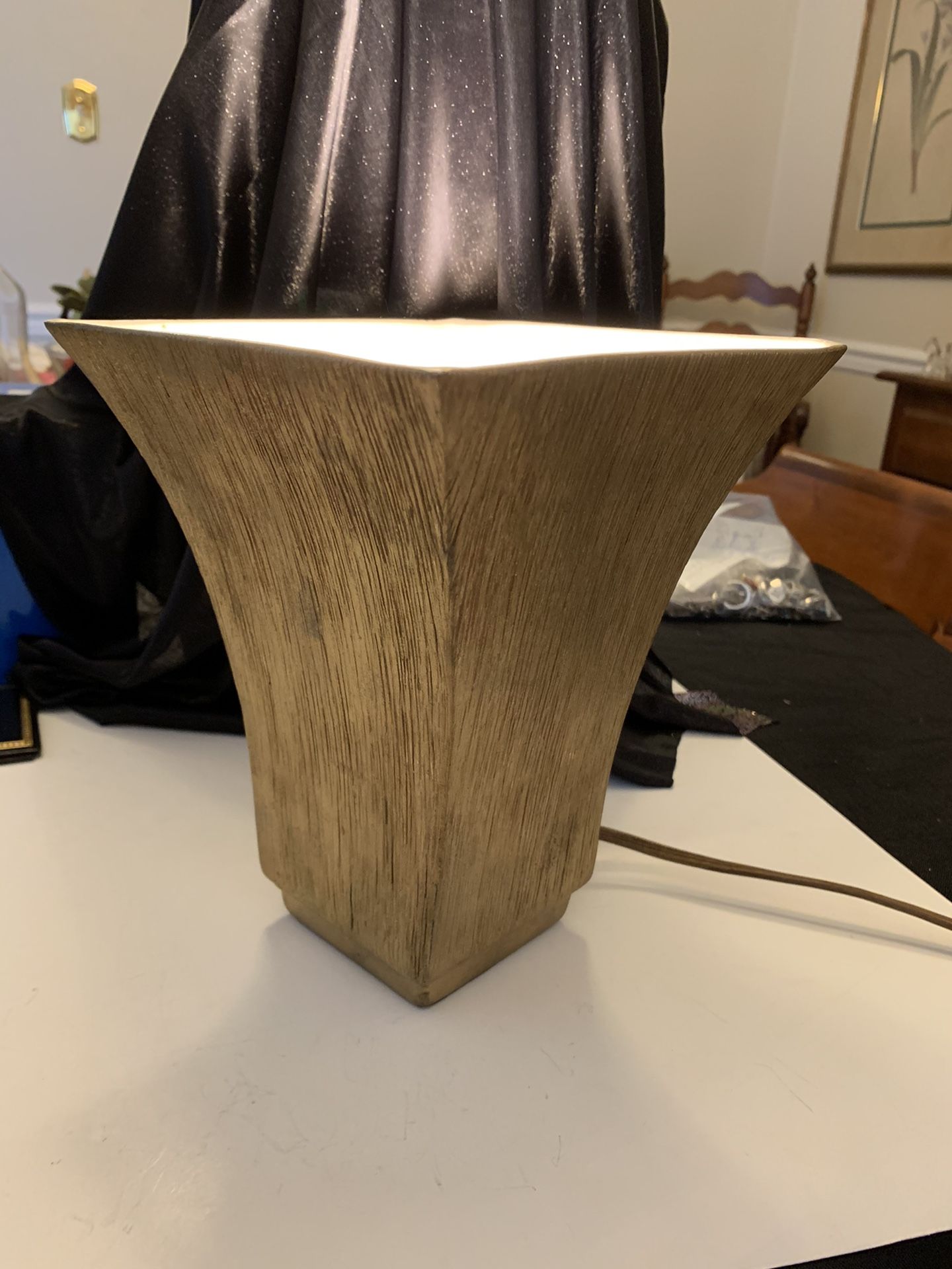 Vintage gold accent lamp