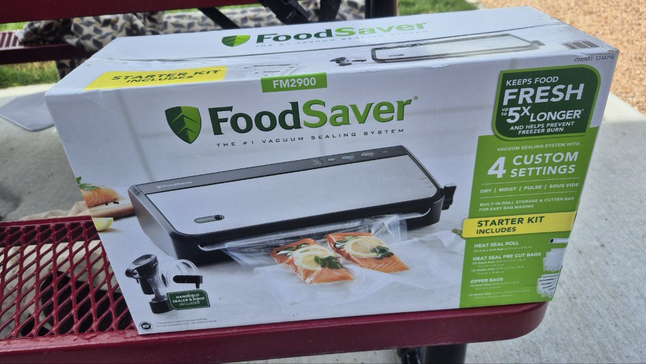 FoodSaver FM2900 Vacuum Sealer – Brand New in Box