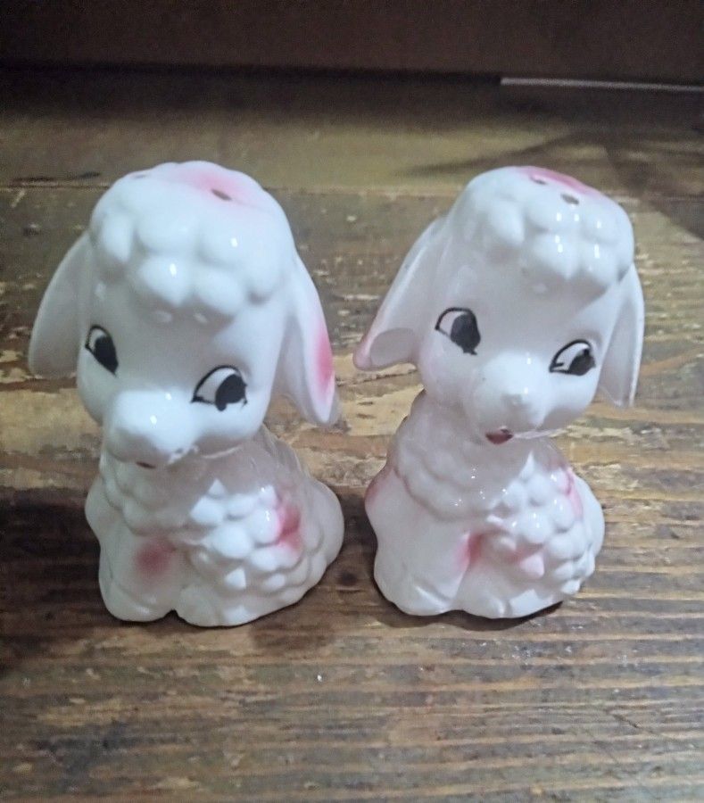 VTG Sweet Kitch Pink Lambs Salt and Pepper Shakers