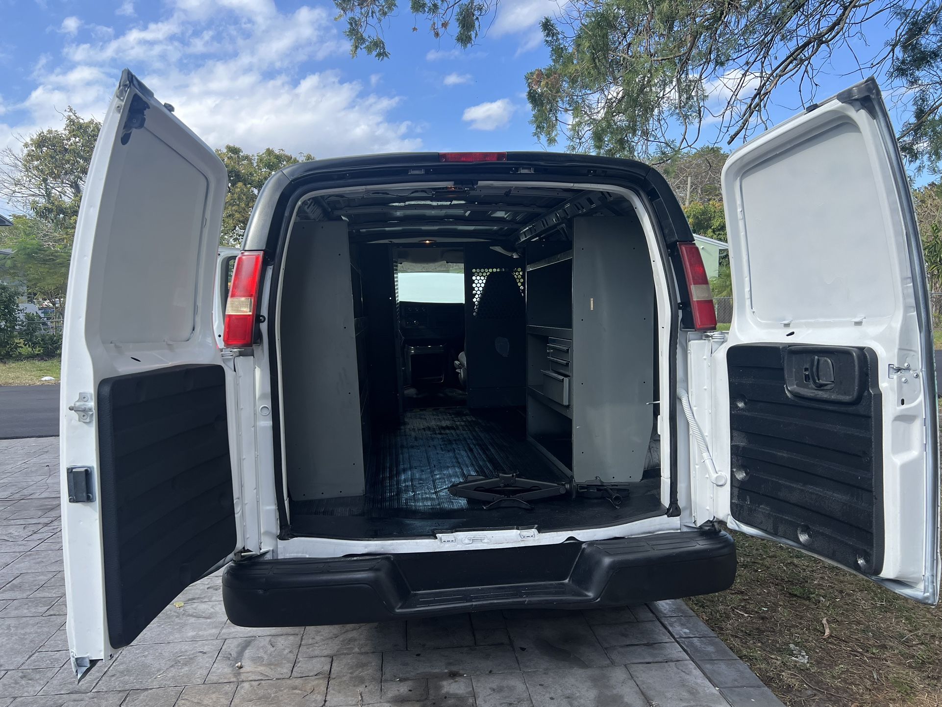 2009 Chevrolet Express Cargo Van