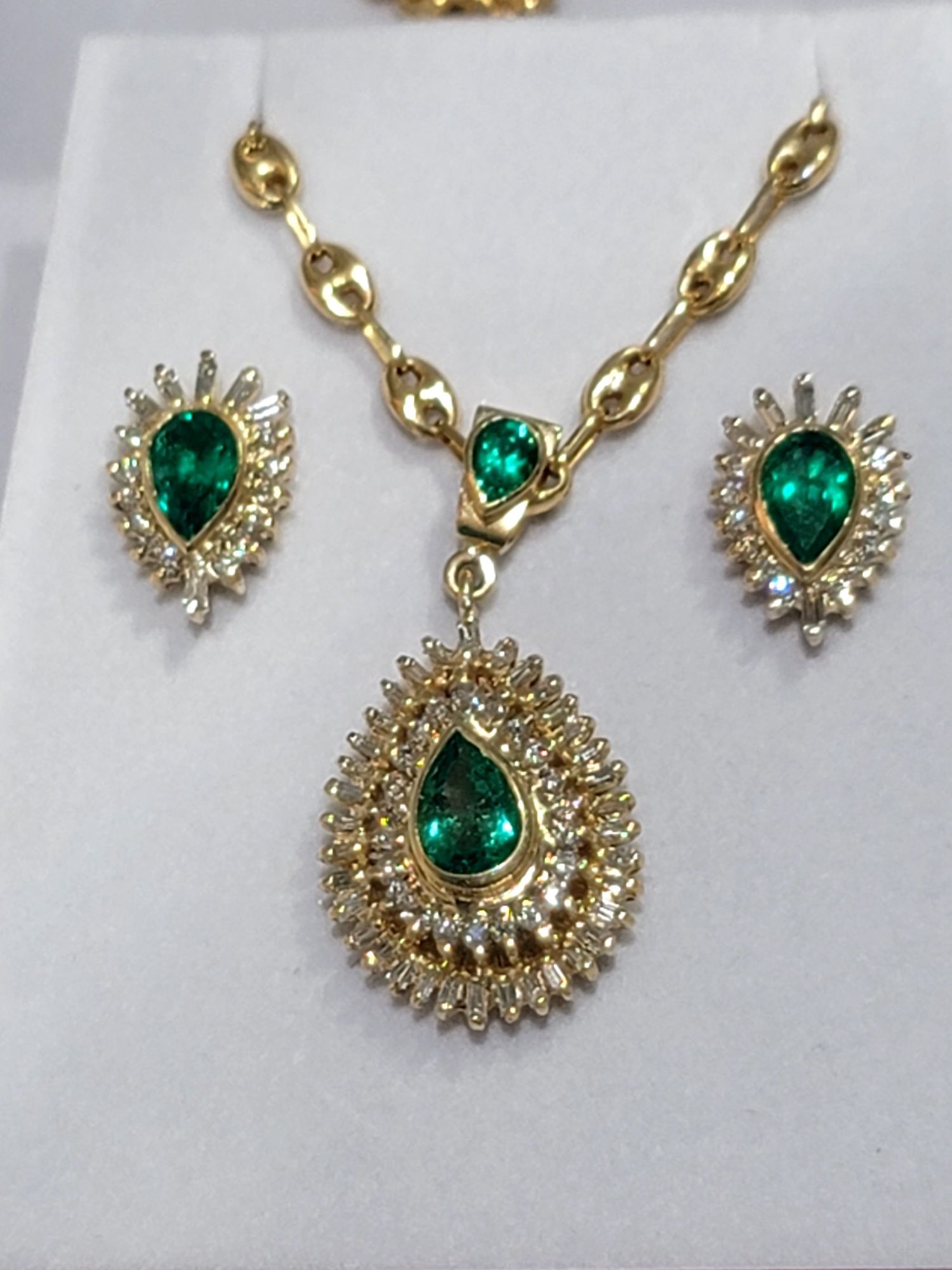 Vintage Colombian Emerald Earrings And Necklace 