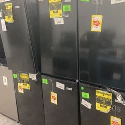 Mini Fridge 4.4- 5 cubic ft Igloo/Frigidaire/Magic Chefd R93 6