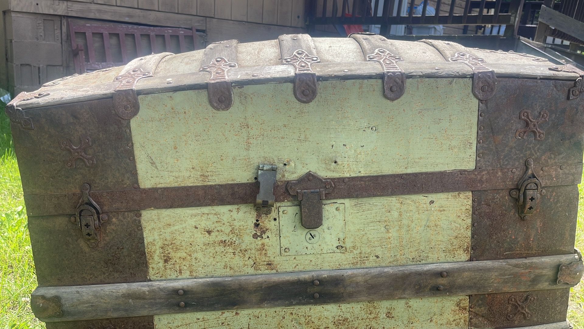 19th century   victorian   dome top steamer trunk 