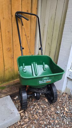Scotts Turf Builder EdgeGuard Mini Push Broadcast Spreader