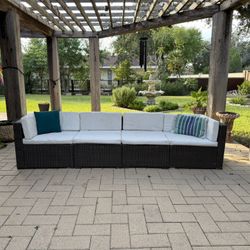4 Piece All Weather Sofá Set: W/cushions and Pillows