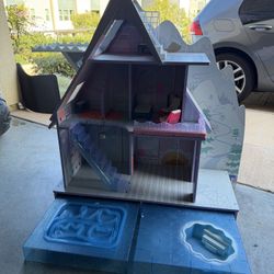 *FREE*  LOL Dolls Surprise Winter Snow Chalet Playset