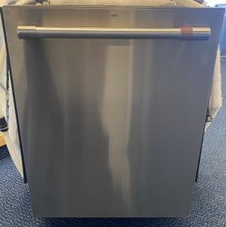 Stainless Steel GE Cafe Standard Under Counter Dishwasher (8-0099)