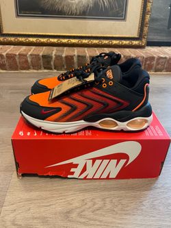 Brand New Nike Air Max TW SE - Men's Size 9 - Black/Gym Red/Total Orange!