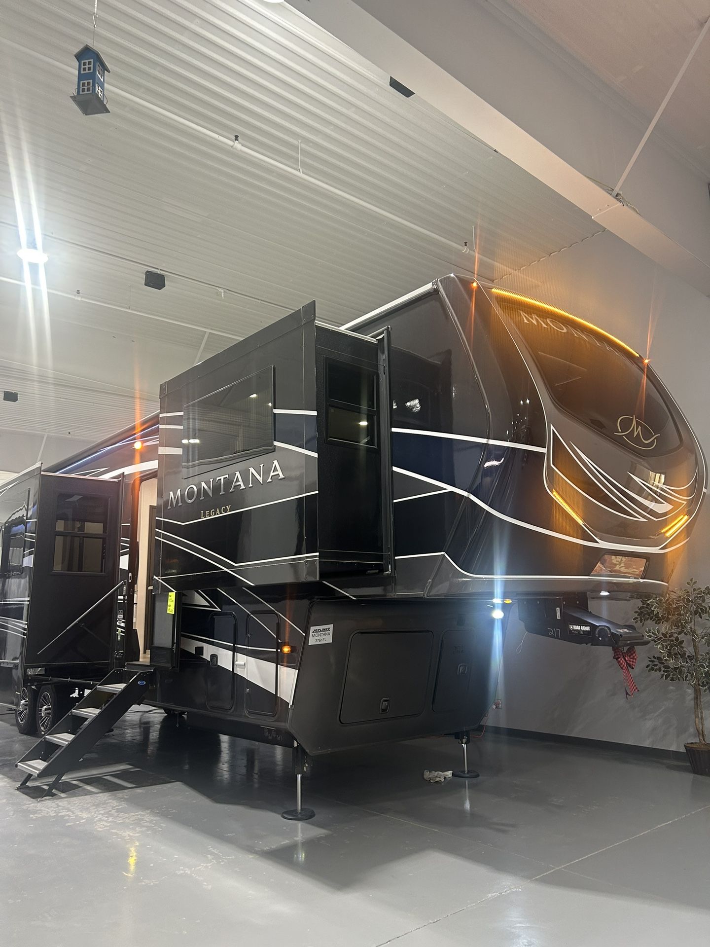 2025 Keystone Montana 3761FL