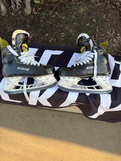 Bauer Supreme 2S Hockey Skate With Tuuk Carbon Blades