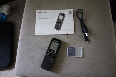 Very nice Sony voice recorder with syncing cord, instructions and 4gb card