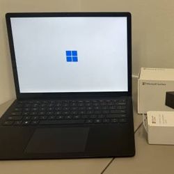 13.5" Black Microsoft Surface Laptop 4 +Accessories