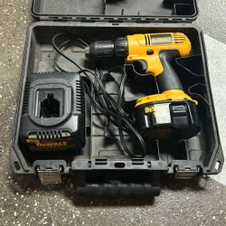 Dewalt DC728 3/8” Cordless Drill W/ 14.4v Battery And Charger