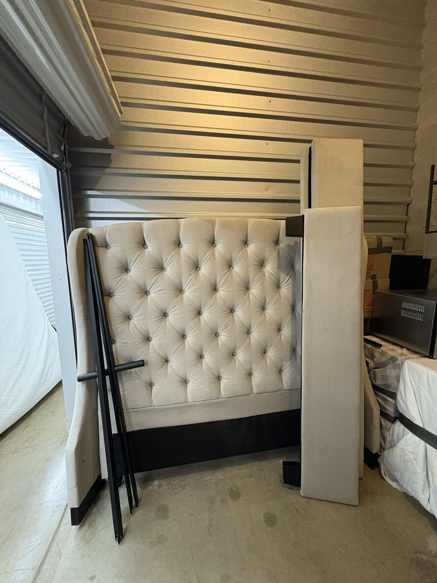 Wingback tufted upholstered bed