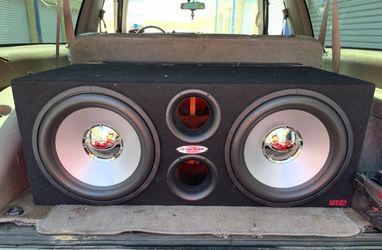 (2)  15inch Rockford Fosgate Punch HE Subwoofers w/ Dual 15 in Ground Shaker Subwoofer Box and Alpine MRV-500 watt Amp