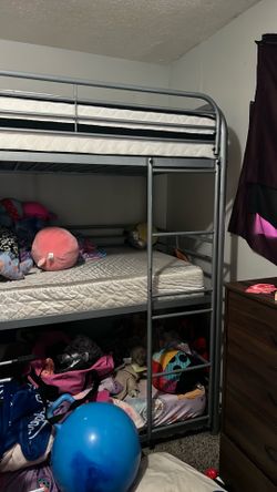 Triple bunk beds