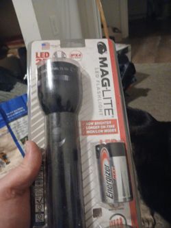 Mag Lite LED 2D Flashlight