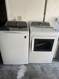 GE Profile 5.0 cu. ft. Capacity Washer And 7.4 Cu. Ft. CapacityGas Dryer