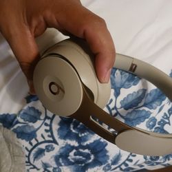 Beats 4 solo Head Phones Rose Gold 