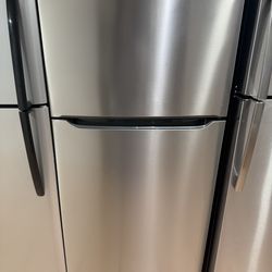 Frigidaire 30” refrigerator