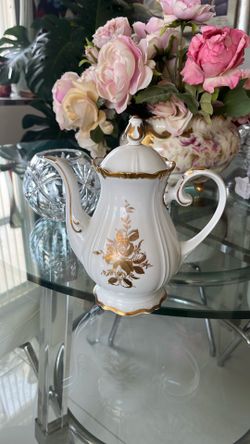 Antique porcelain coffee pot