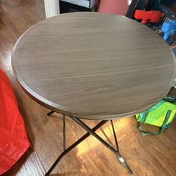 Foldable table 