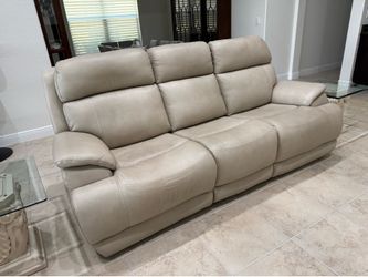 Like new Corrales Zero gravity power couch sofa