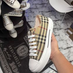 Burberry shoes 