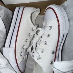Platform White Low top Youth Size 1 Converse $30