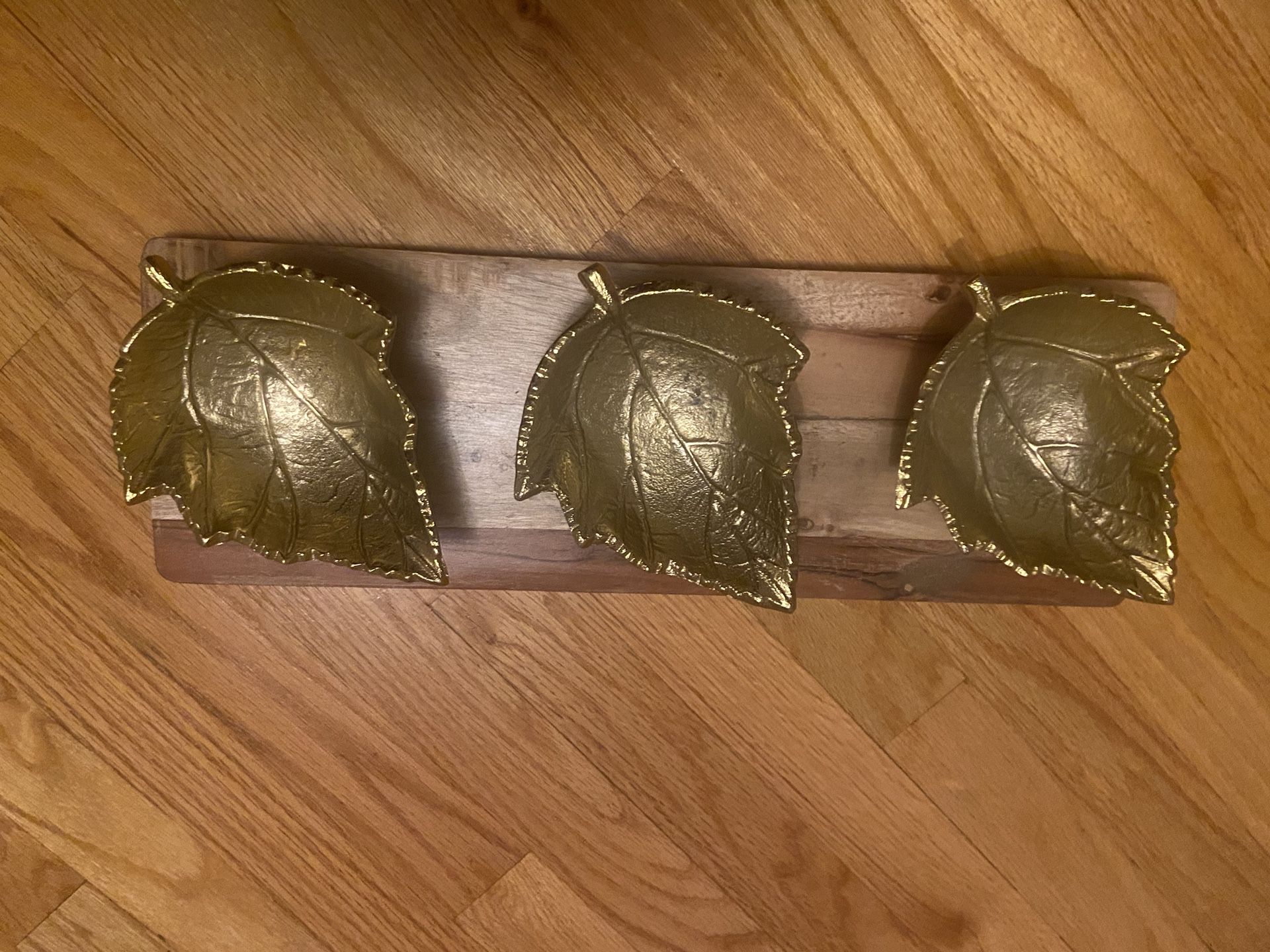 3 Gold Style Leaf Bowls With Ombre Wood Tray