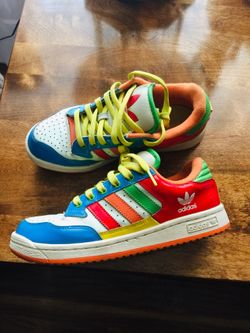 ADIDAS COLOR SHOES SIZE US6