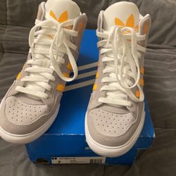 Adidas Extaball W Used 1x Only  Size 7 Women Or Boys 5.5 